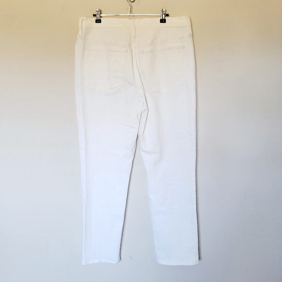 Madewell The High-Rise Perfect Vintage Jean in White - Picture 6 of 10